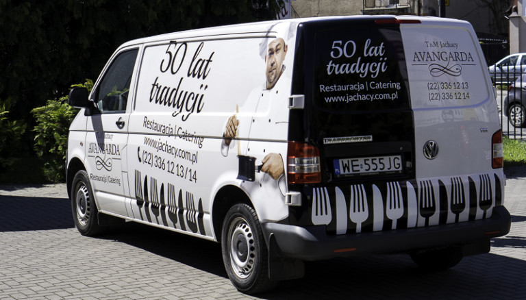 Restauracja Avangarda jak pokazać reklamę na samochodzie